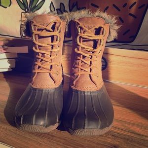 Size 8 Sperry Duck Boots